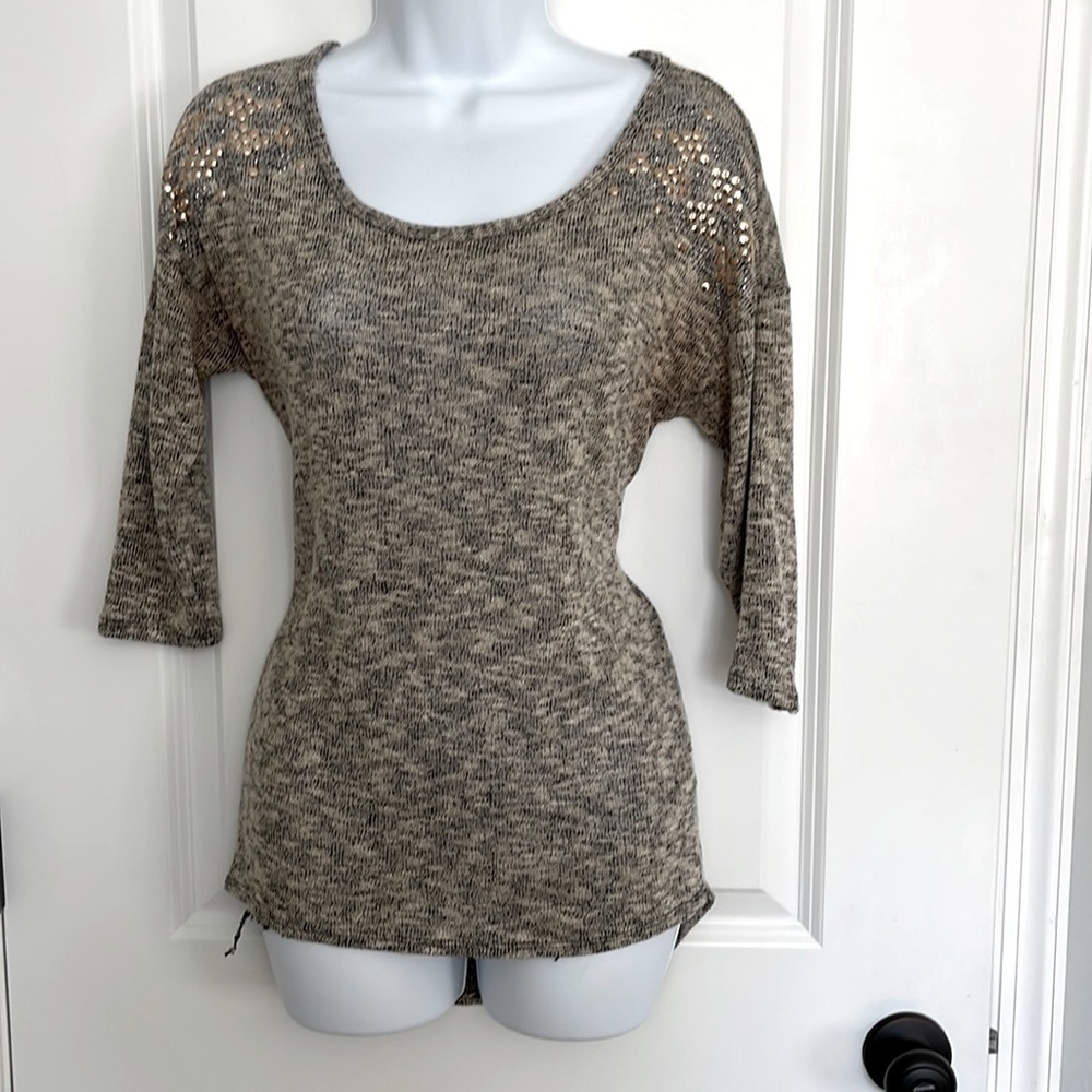 Thin Sweater with studded detail